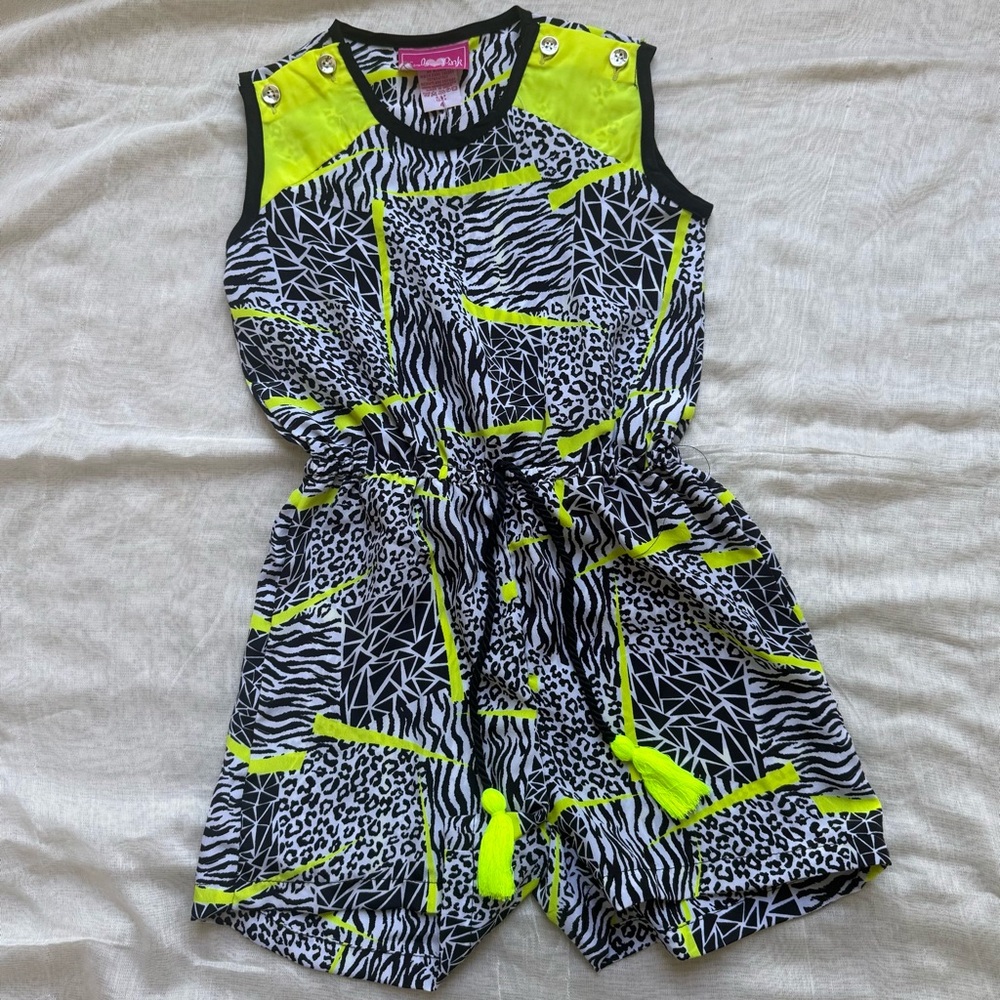 Sporty Green and Black Romper with Elastic Waist - Picture 3 of 7